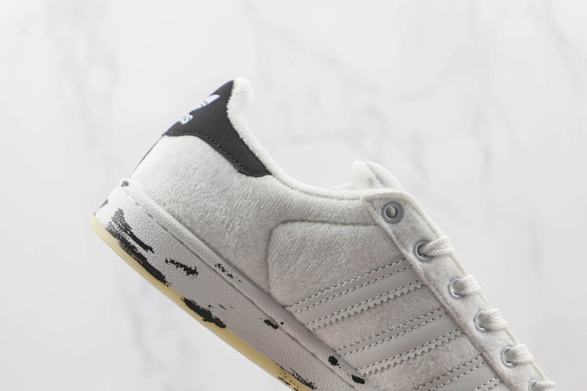 Adidas Originals Superstar Corduroy Cloud White Core Black FZ5568 - Stylish and Versatile Sneakers