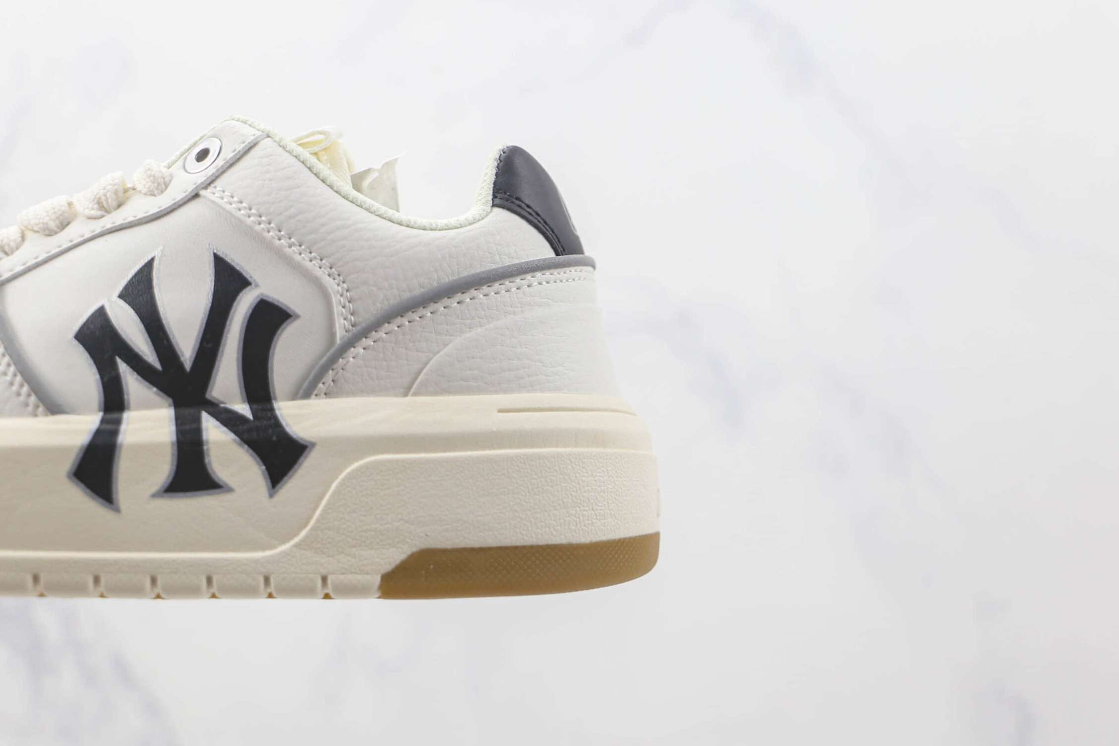 MLB Chunky Liner New York Yankees Vintage Cream Sneakers - Stylish and Retro