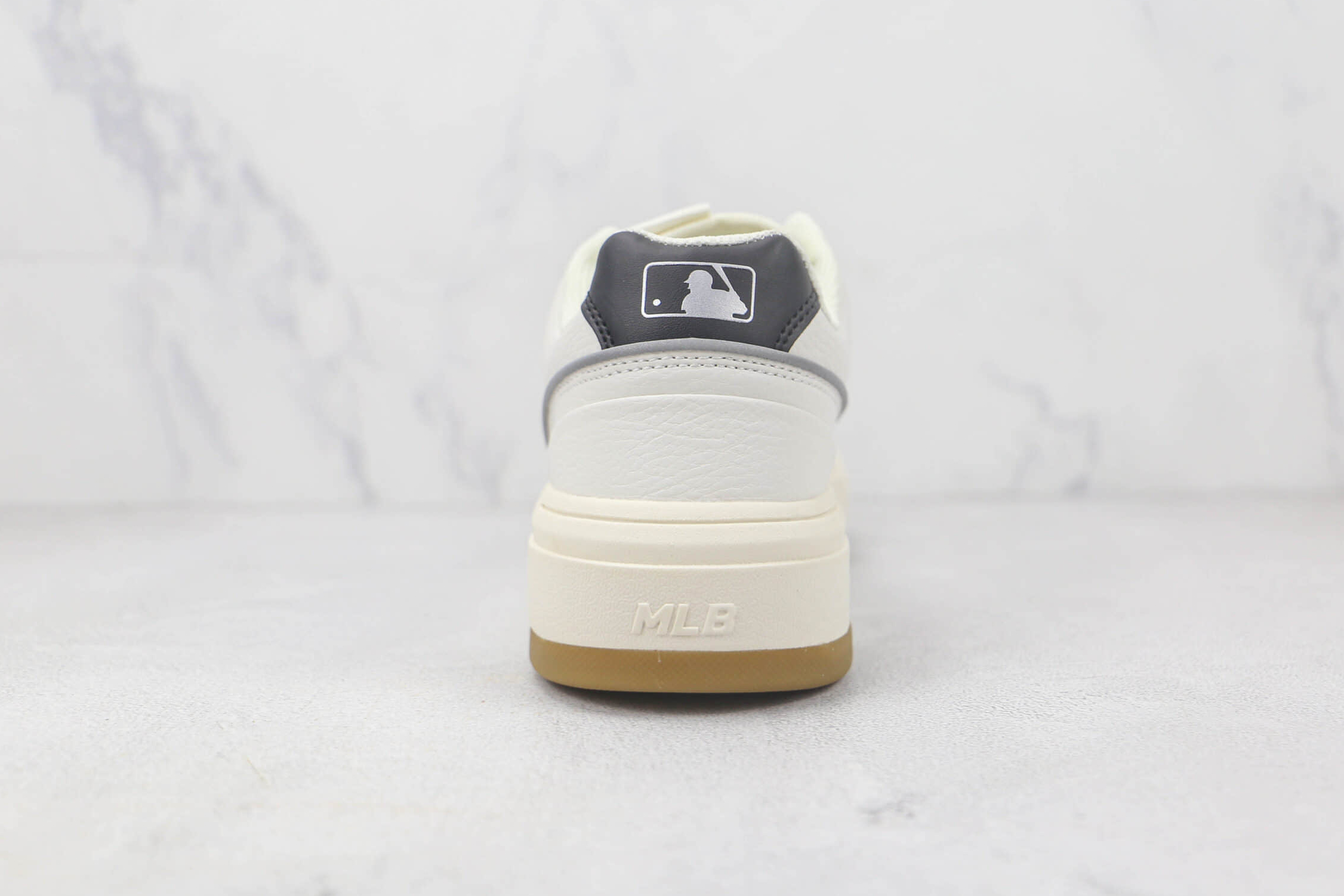 MLB Chunky Liner New York Yankees Vintage Cream Sneakers - Stylish and Retro