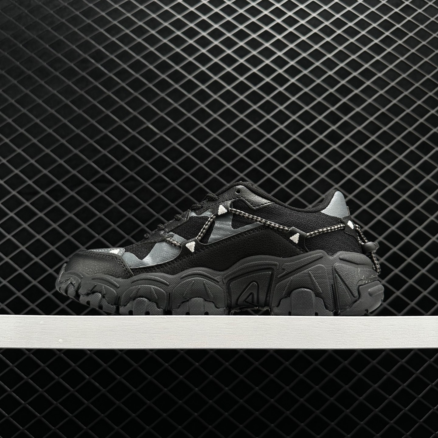 FILA Heritage Fluid Black - Sleek, Stylish Footwear