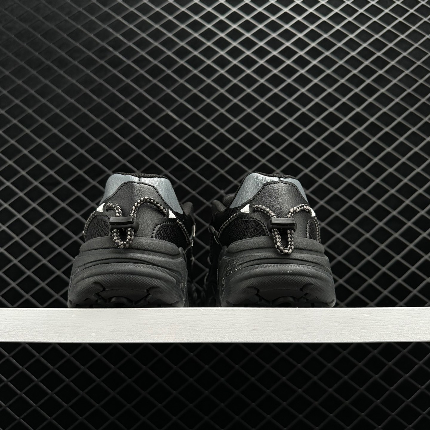 FILA Heritage Fluid Black - Sleek, Stylish Footwear