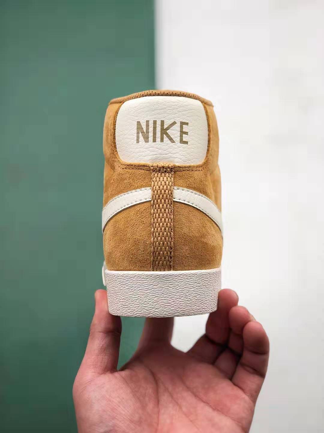 Nike Blazer Mid 77 Suede Vintage: Elemental Gold/Sail/Black 917862 700