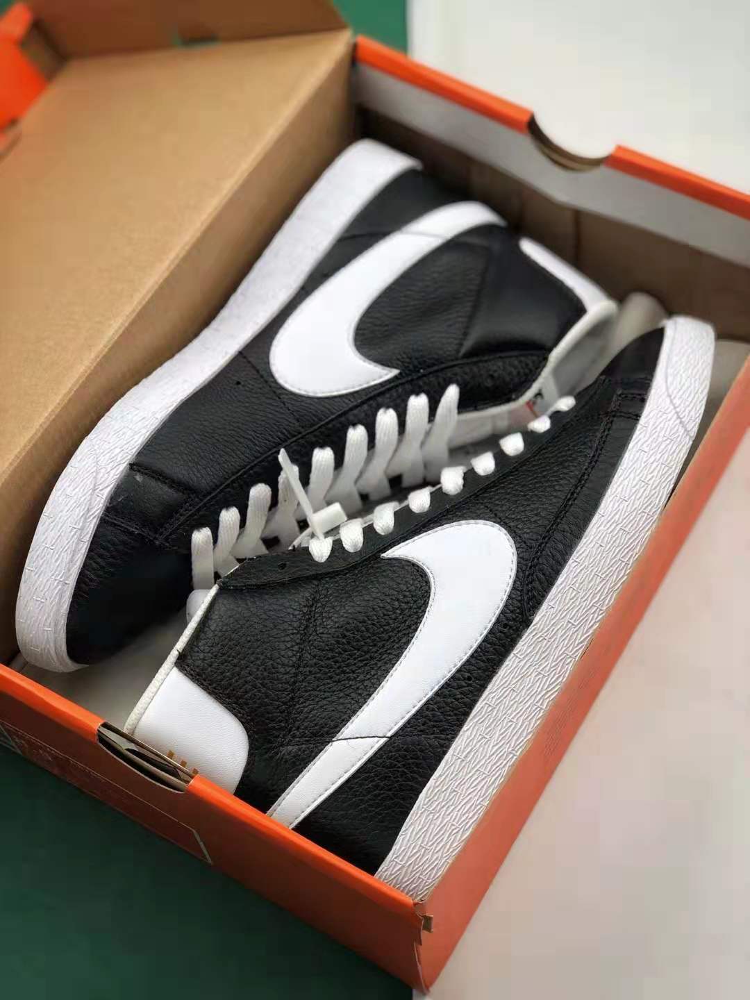 Nike SB Blazer Mid Leather Vintage Black Running Shoes 525366-002 | Shop now for stylish and comfortable sneakers!