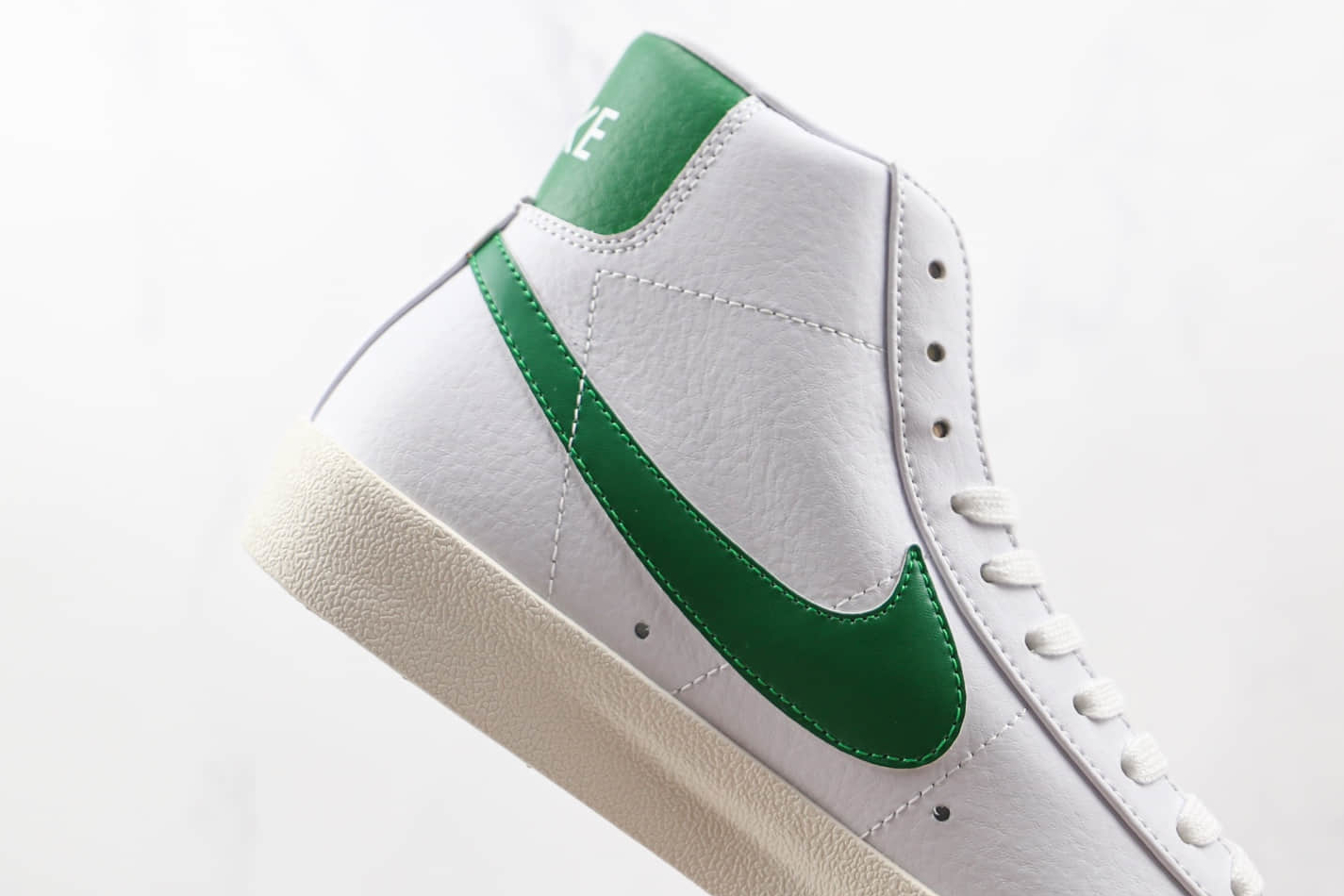 Nike Blazer Mid '77 Vintage 'White Pine Green' BQ6806-115 - Classic Style and Retro Appeal for Sneaker Enthusiasts