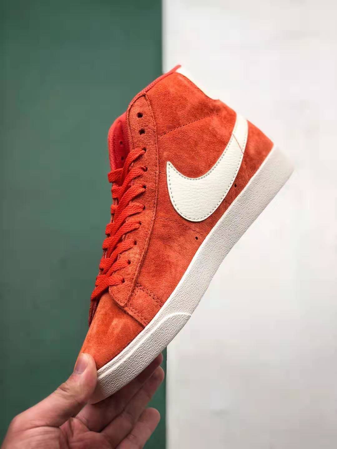 Nike Blazer Mid 77 Suede Vintage Red White 917862 800 - Stylish and Classic Sneakers for Any Occasion